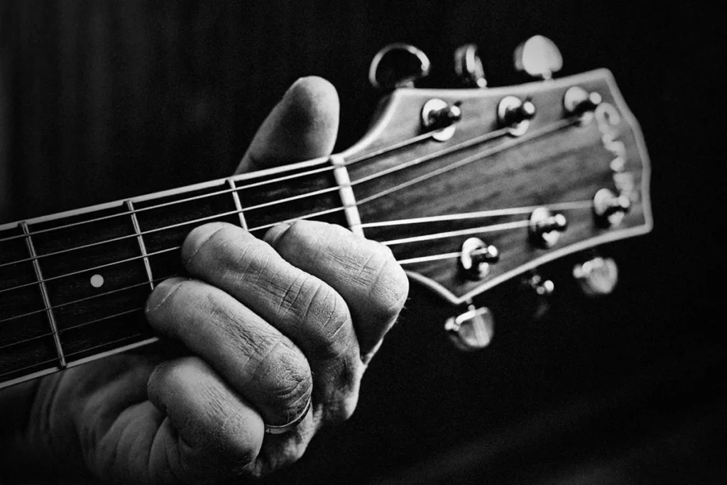 Hintergrundbild Hand mit Gitarre 1